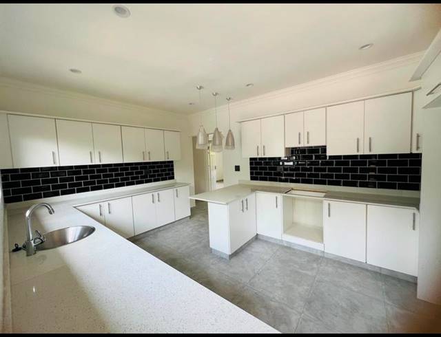 5 BEDROOM HOUSE FOR SALE IN GRAYLEIGH